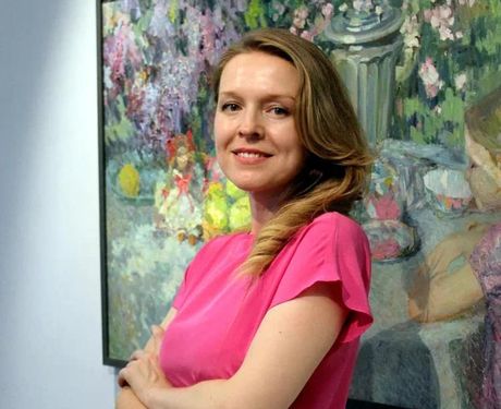 The <strong>muscovite painter</strong> Natalia Yustitskayais well acquainted with the art profession and knows Nikolai Kuzmin